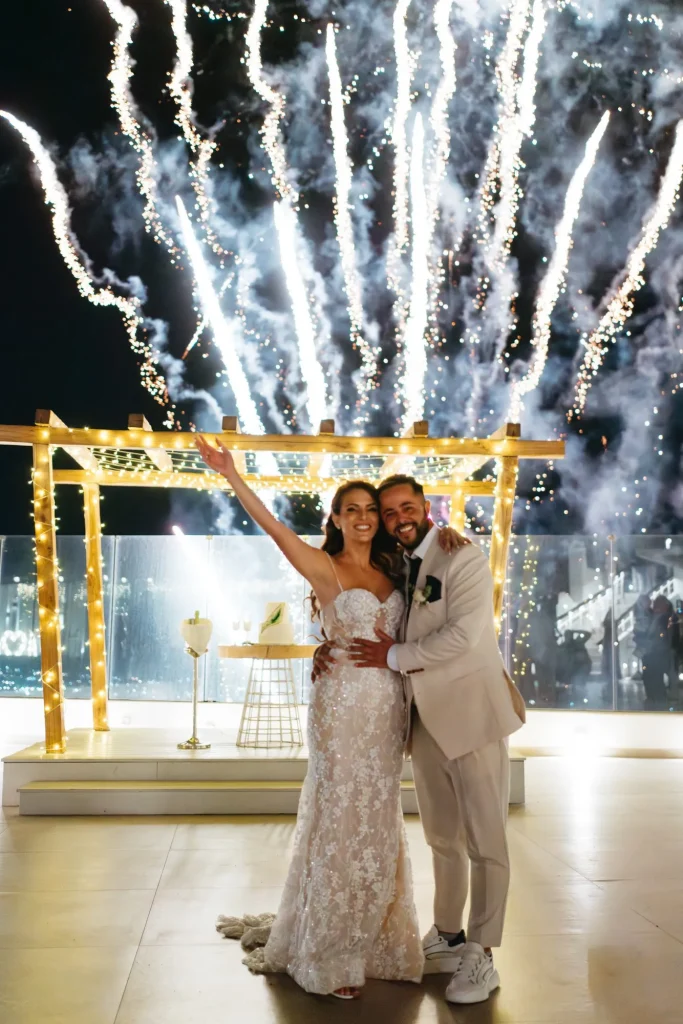 8A102224 Enhanced NR 1 Εντυπωσιακη φωτογραφια γαμου στην Σαντορινη